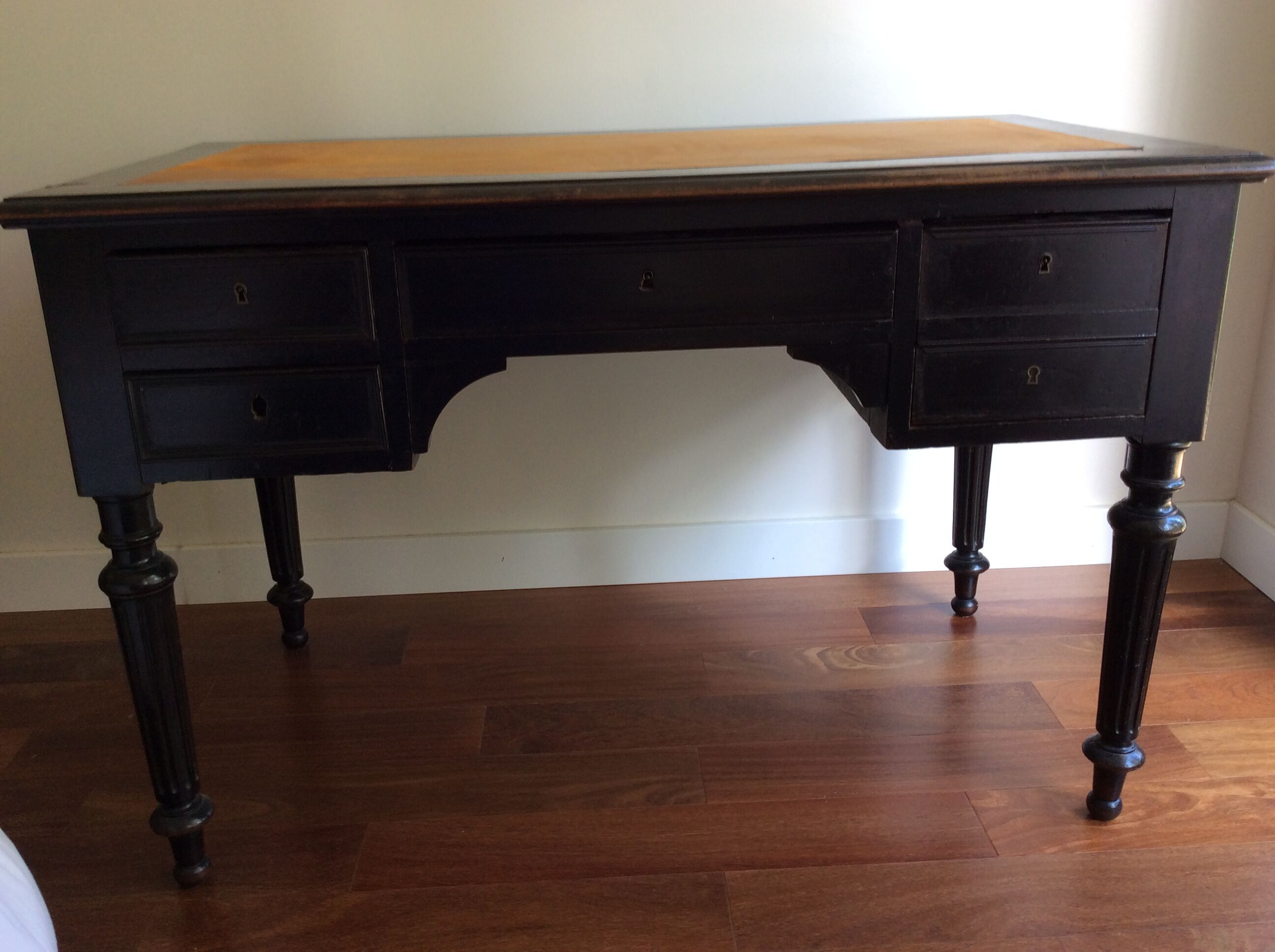 Large flat desk Louis Philippe in blackened wood
