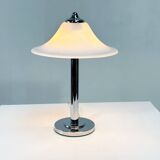 Lampe de table en verre opalin allemand