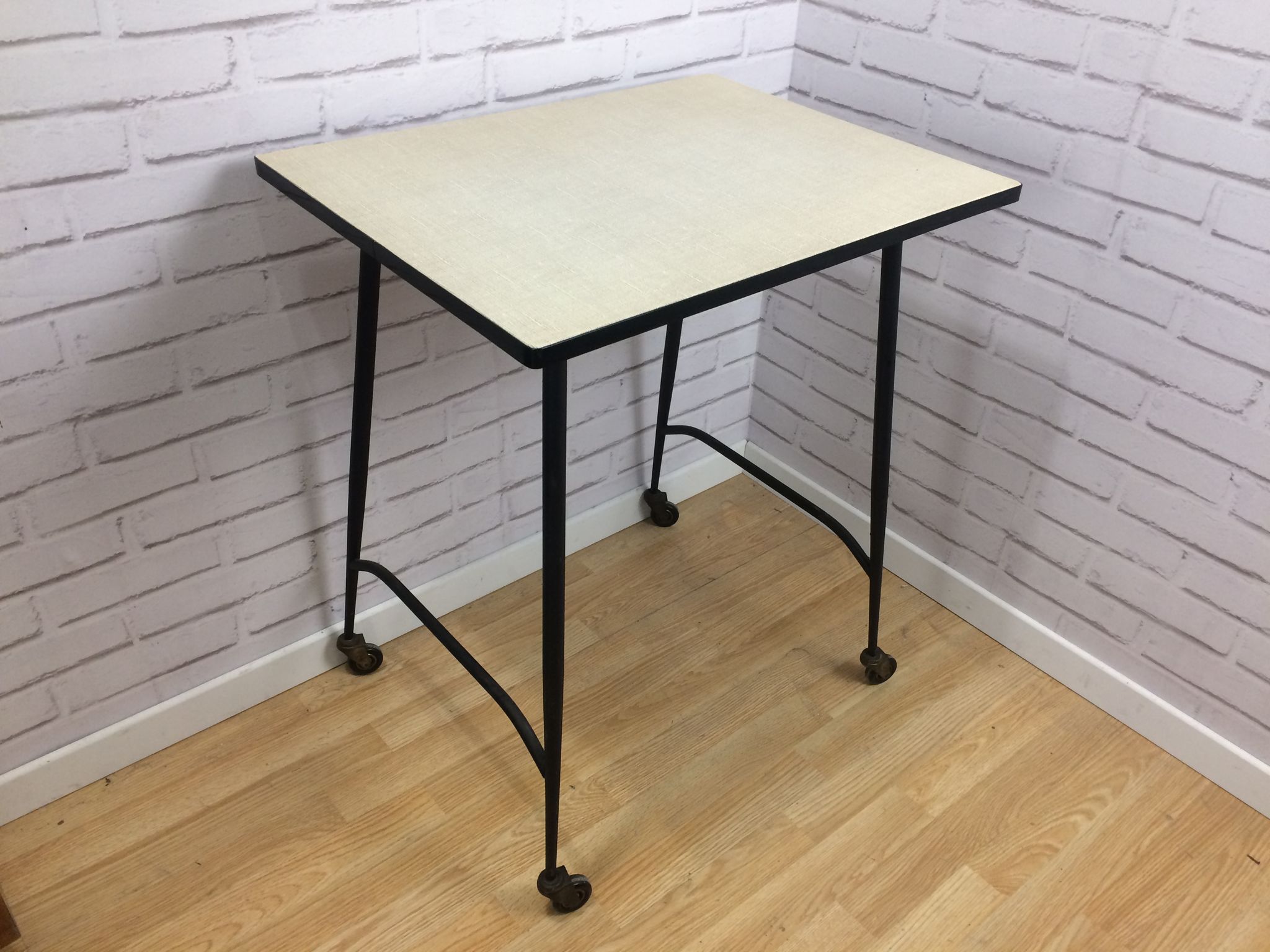 Desserte roulante pvc à relief