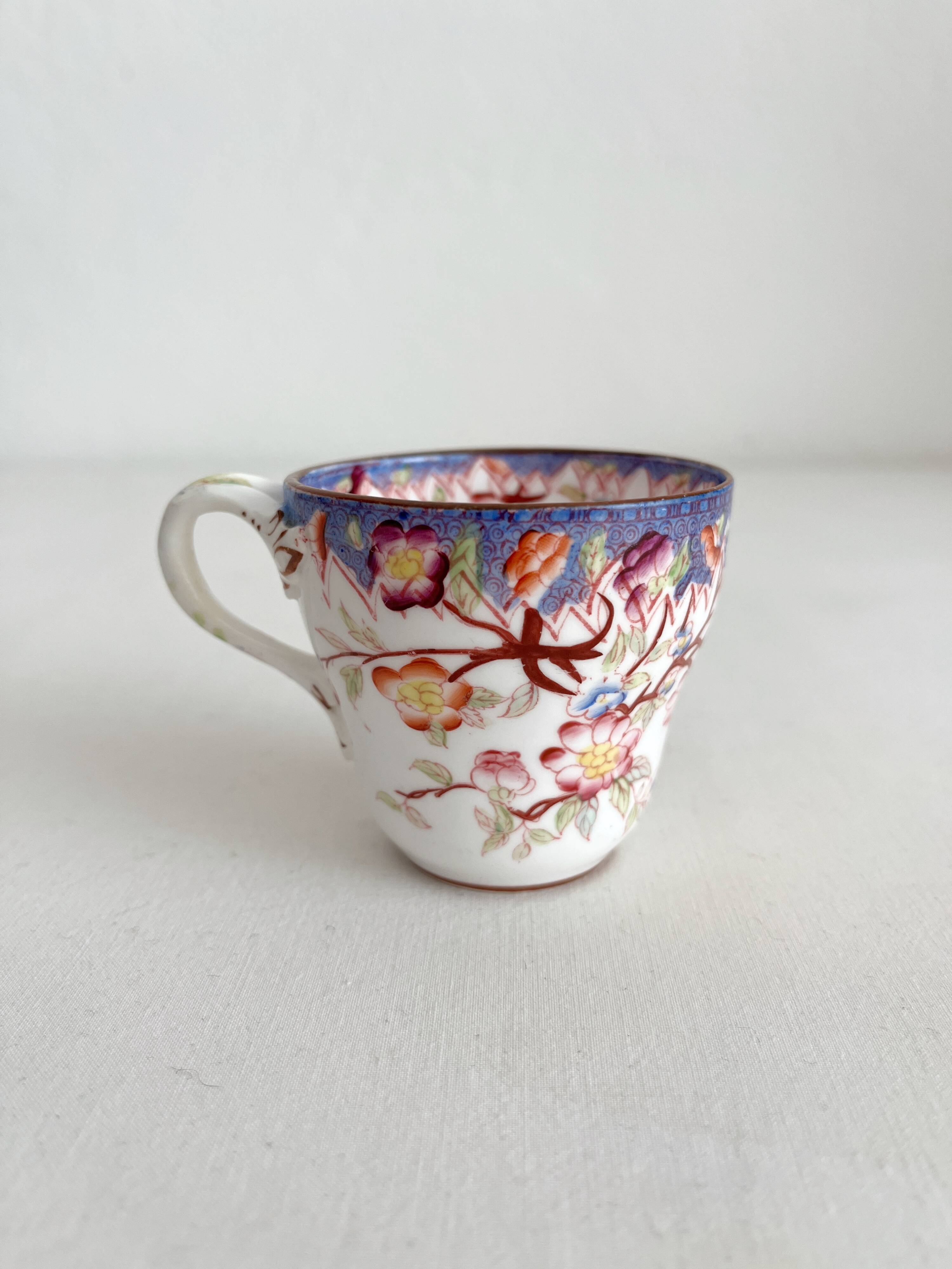 Tasse à café en faïence fine décor Minton Sarreguemines