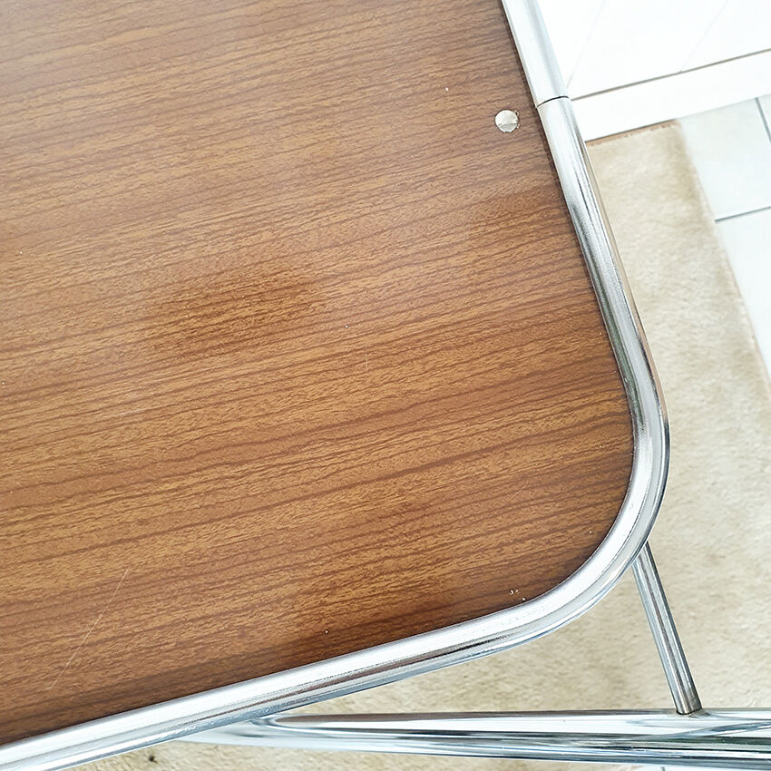 Folding service on formica wheels