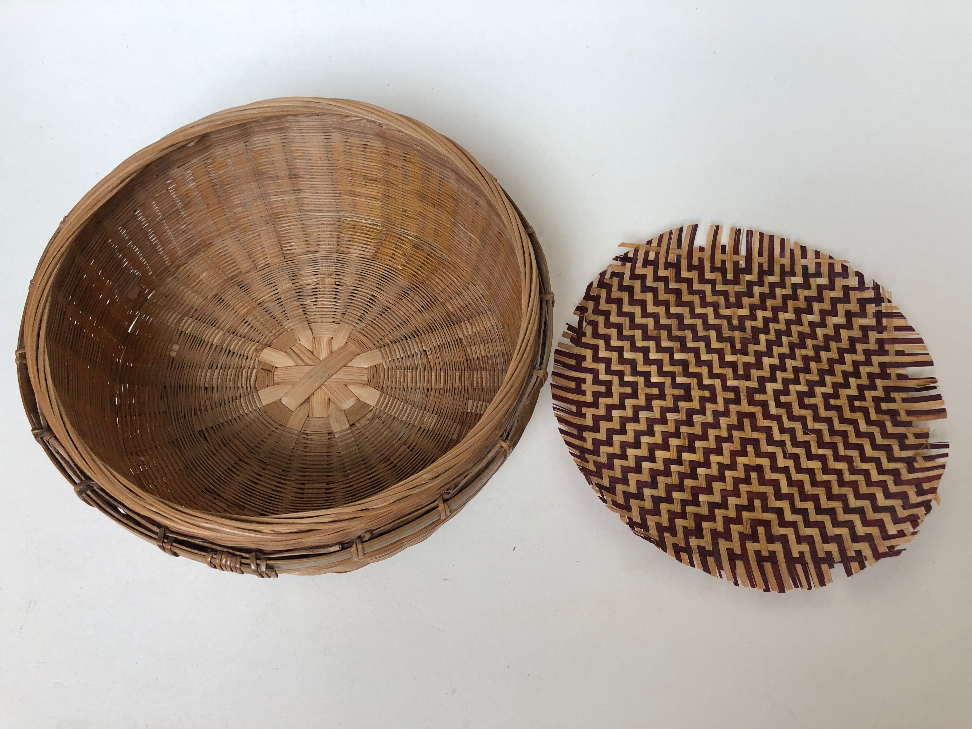 Basket with lid