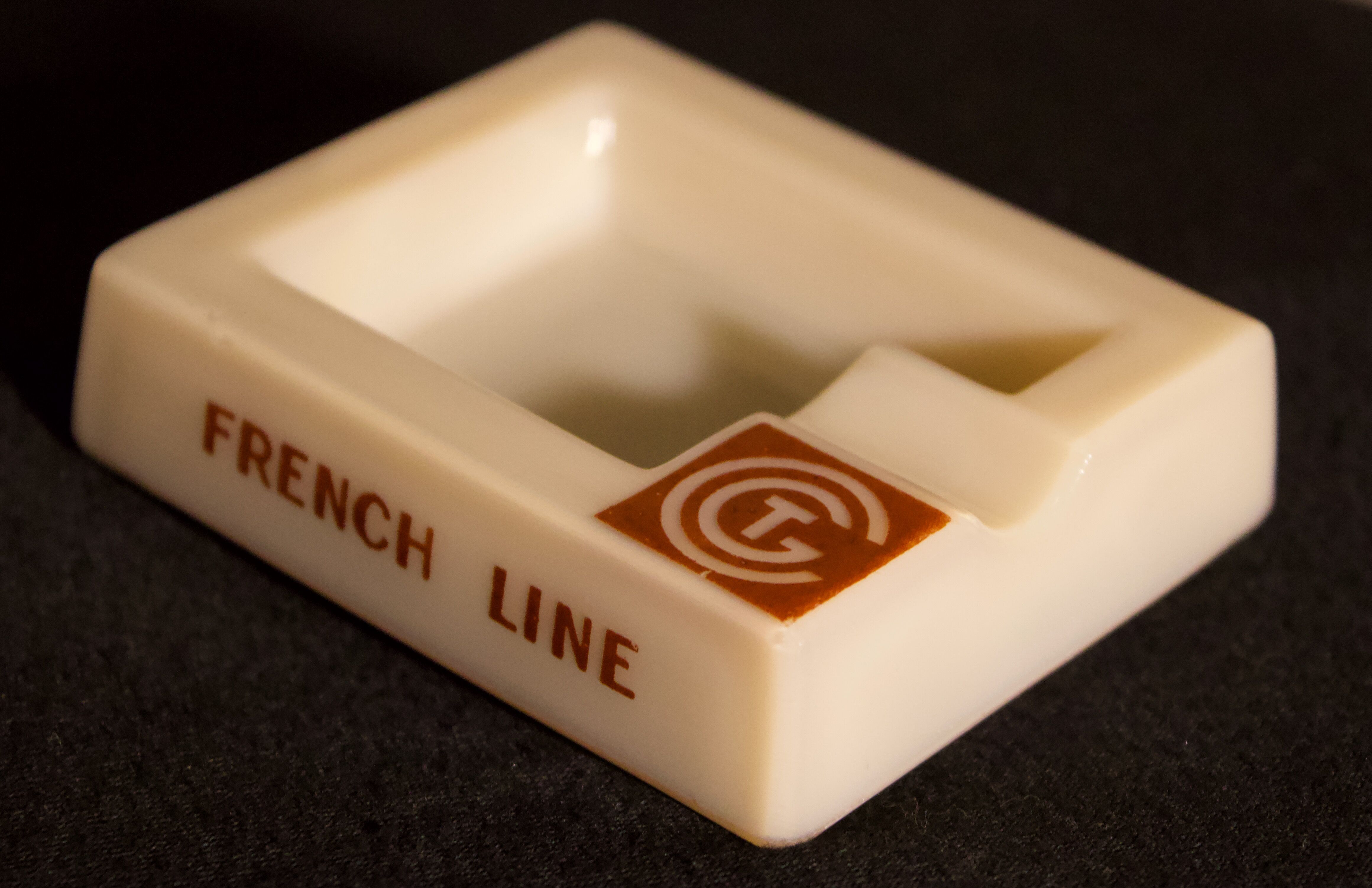 Three opalex ashtrays at the Logo of the Trans-Atlantic General Company - French Line - Model created by Jean Luce for the cruises of the liner Normandy and France