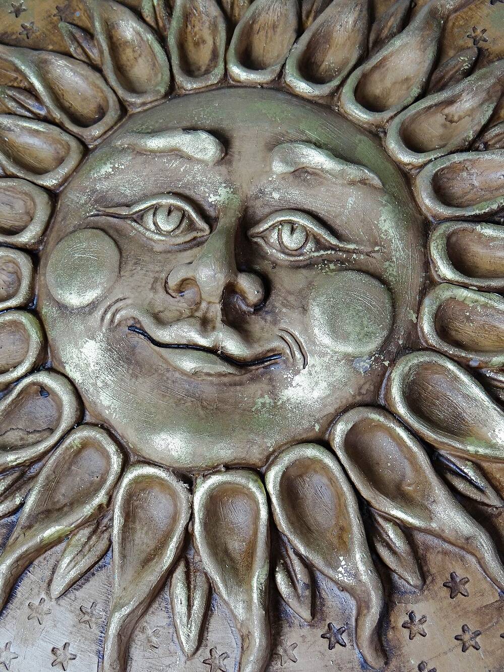 Anthropomorphic sun wall sculpture in patinated terracotta, vintage Italian craftsmanship.