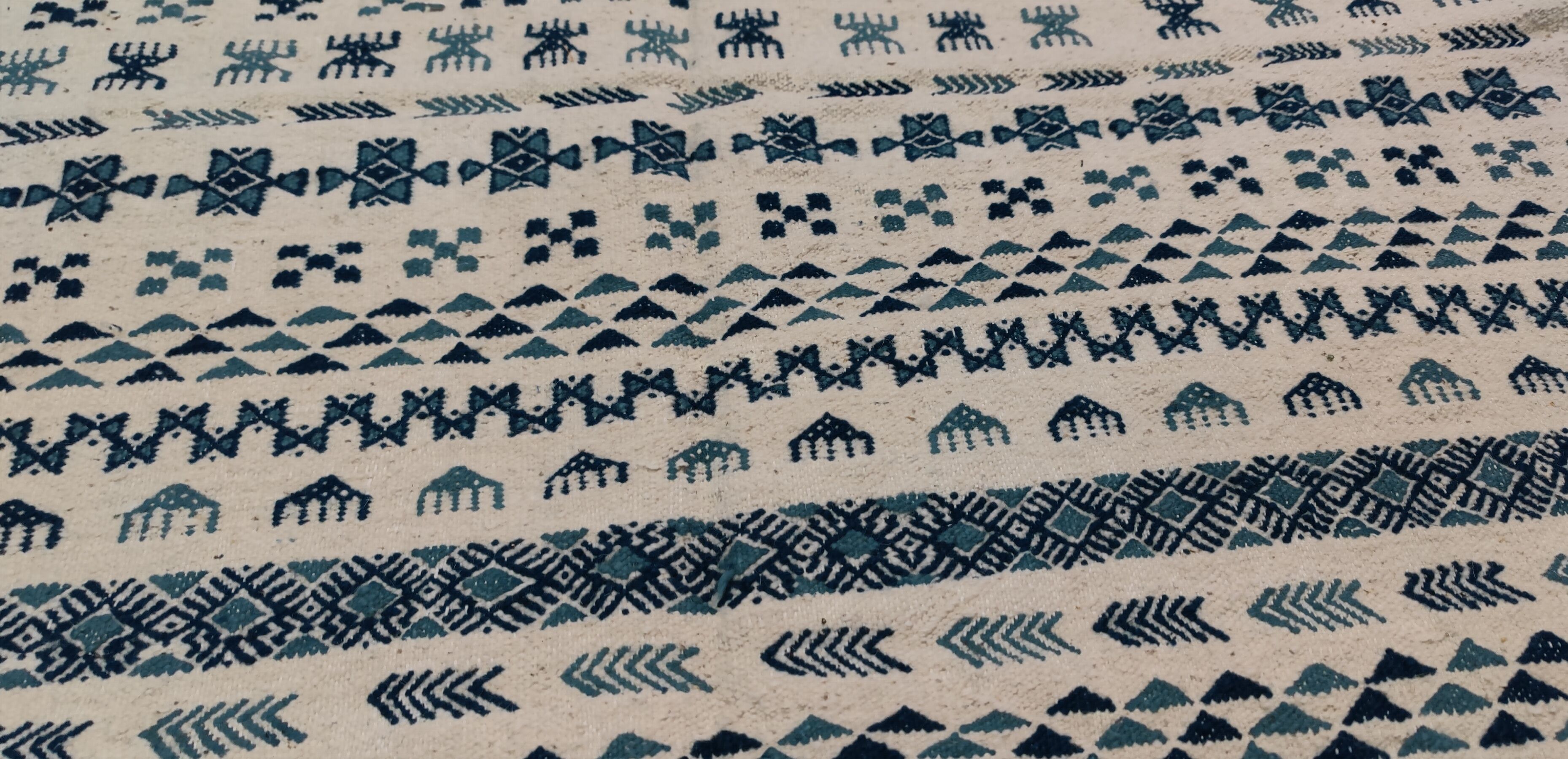 Carpet in natural wool 130x220cm