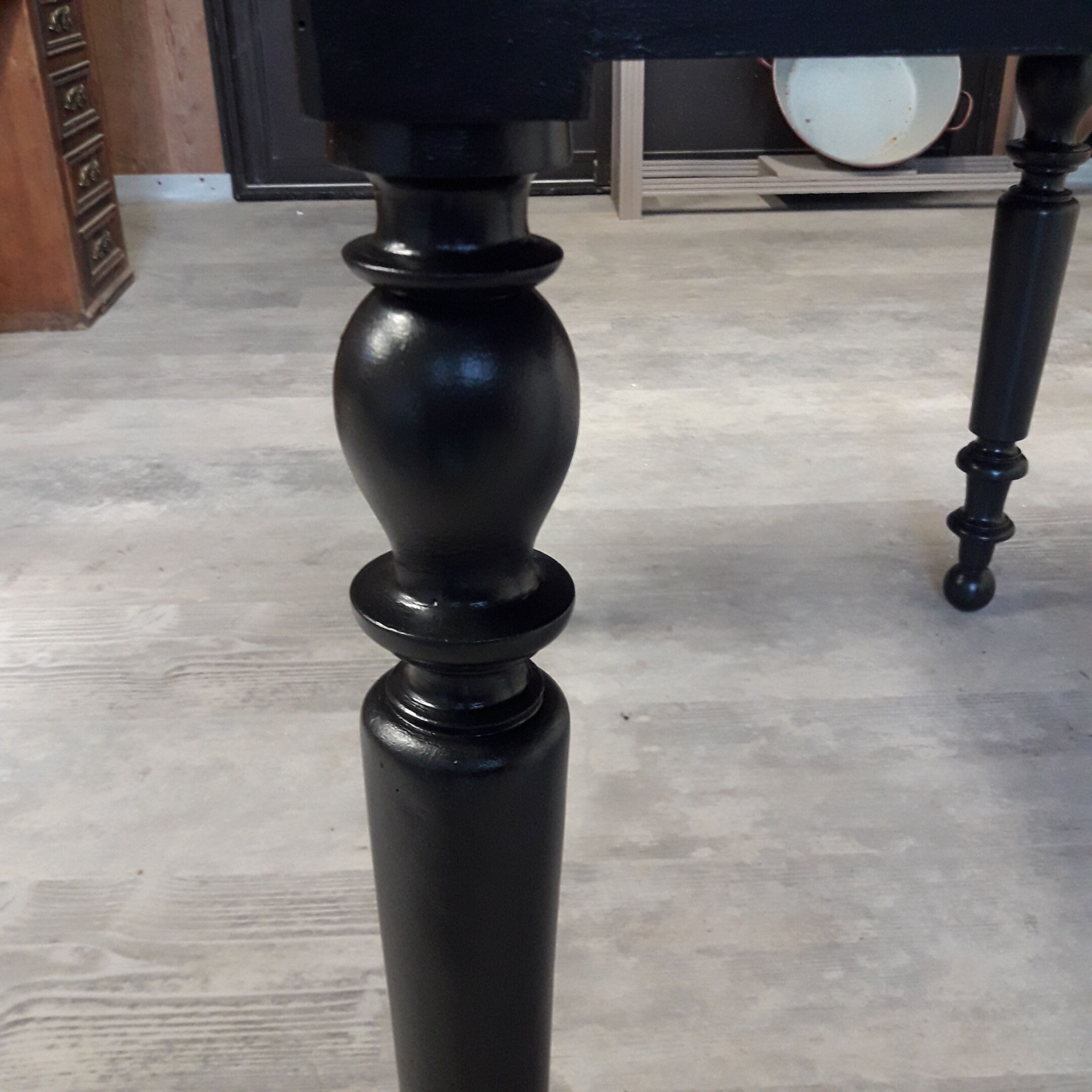 Round table with flaps
