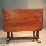Drop-leaf table known as "Get Leg"
