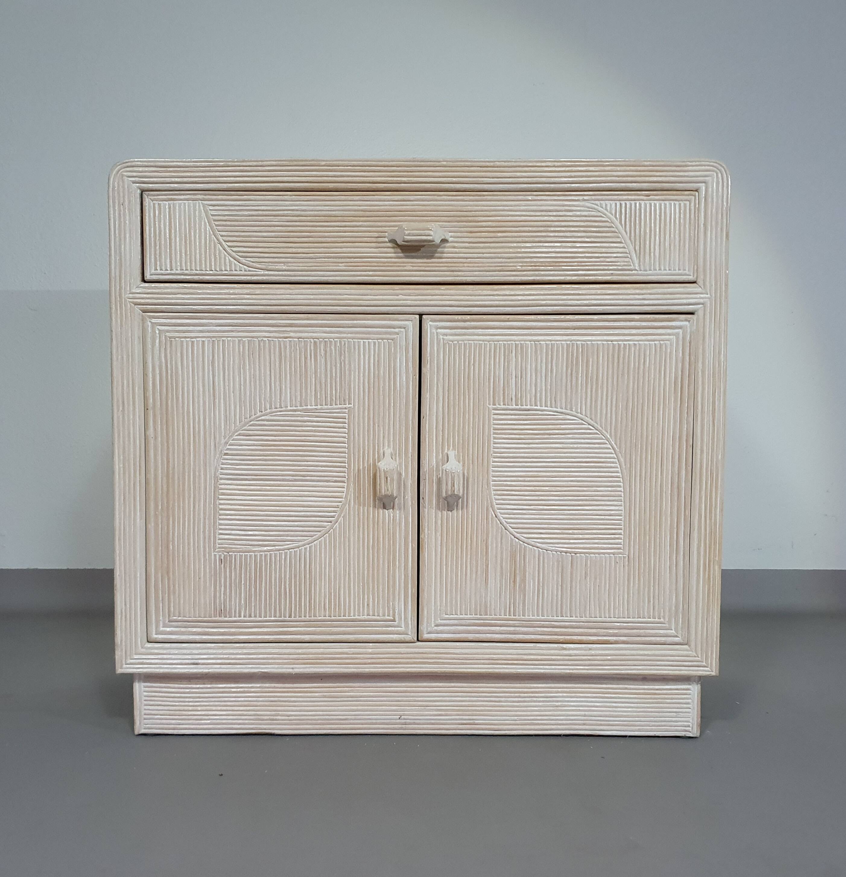 Split reed side board/cabinet 80 x 80 x 40 cm