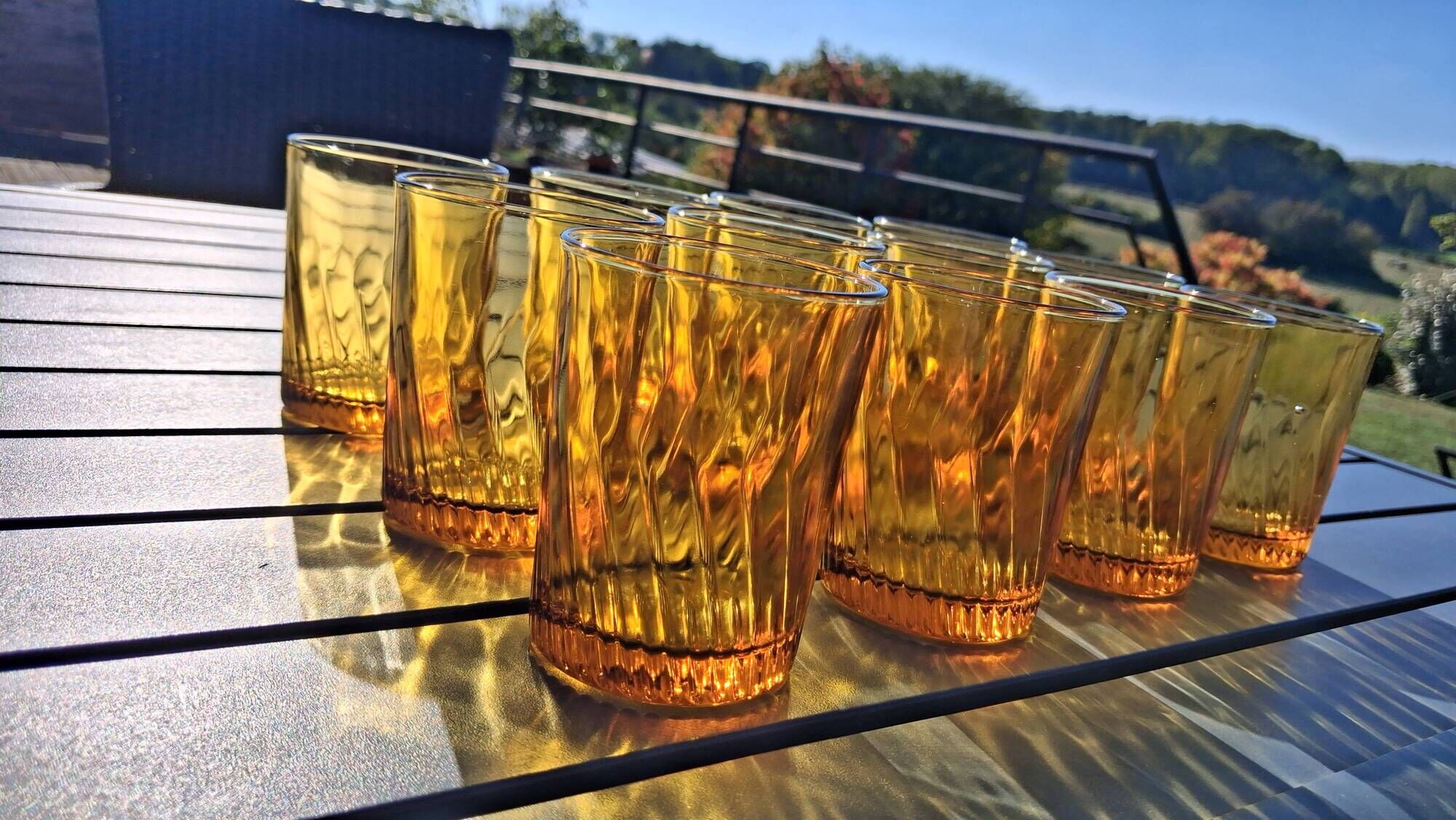 Set of 12 amber textured glass water glasses – Vintage 1970s