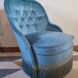 Paire de fauteuils Crapaud et un pouf en velours bleu Vintage