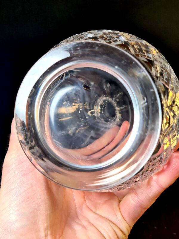 Paire de carafes anciennes en cristal taillé – attribution Bacca