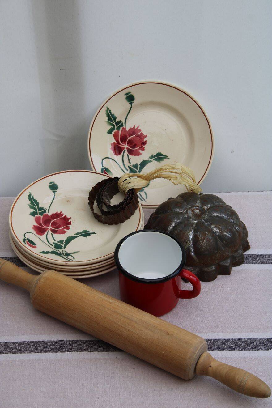 Set of 6 ceramic dessert plates