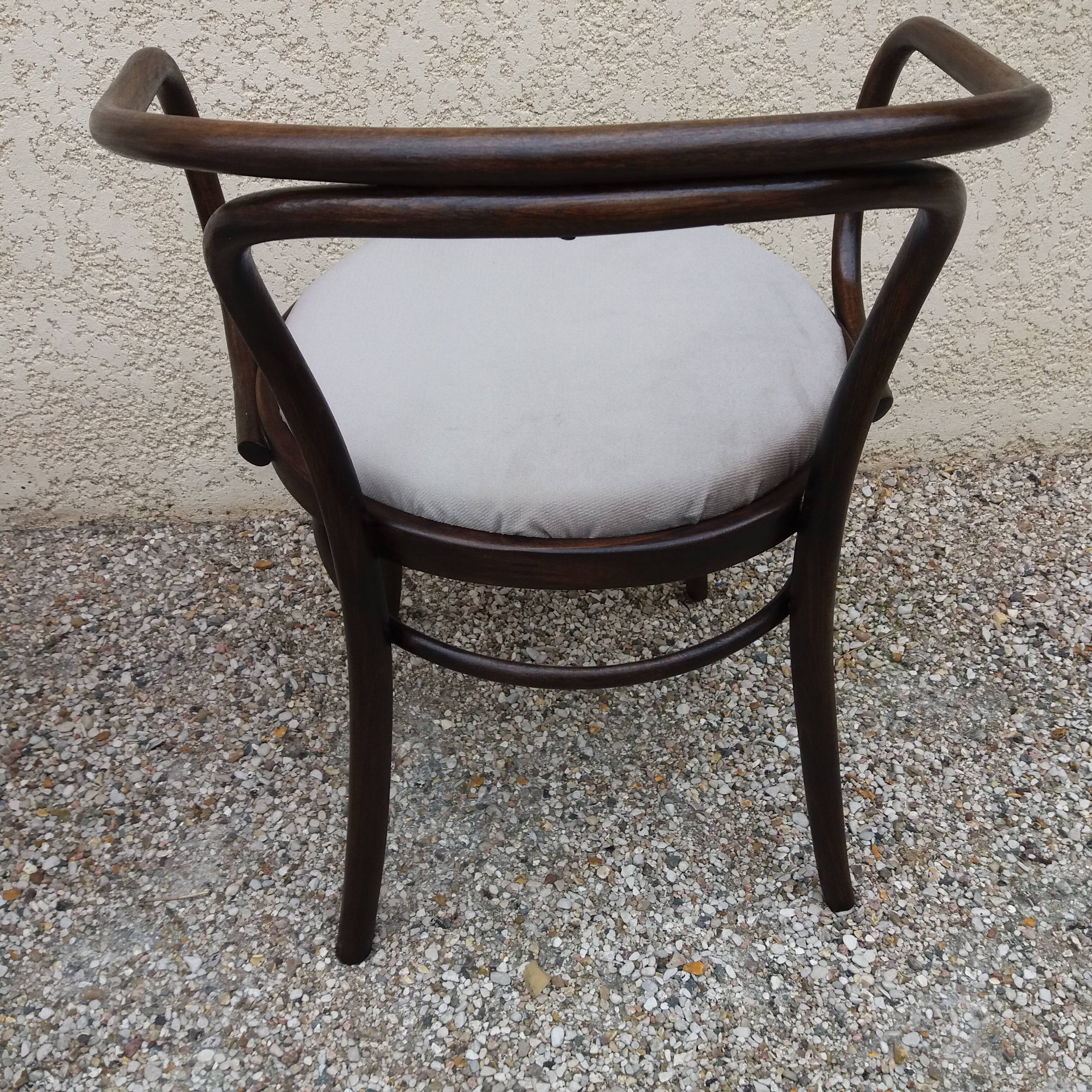 Set of 4 209 Thonet chairs