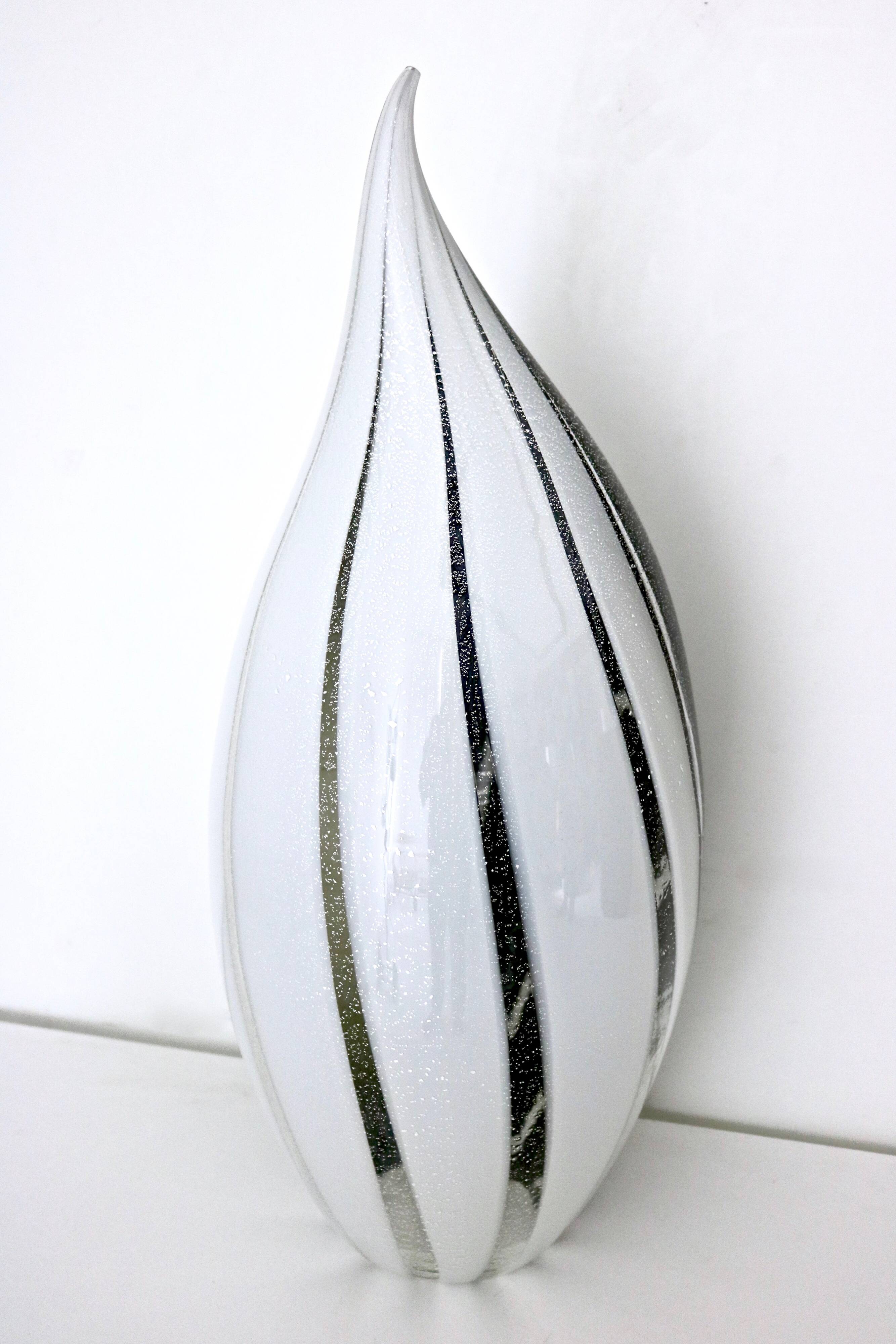 Lampe de table en verre de Murano, motif pingouin noir et blanc, avec paillettes argentées, Italie