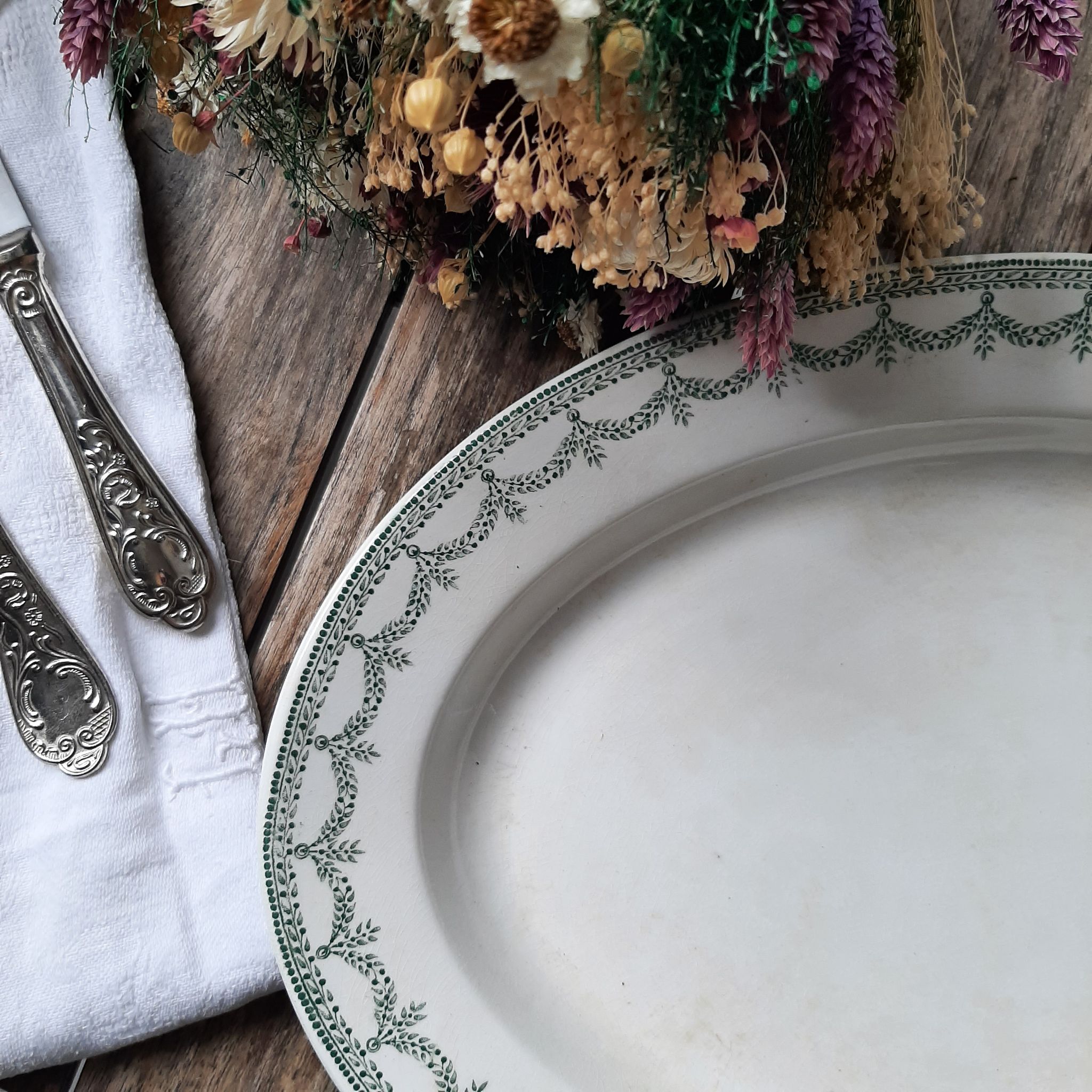 Oval dish frieze laurels model ney