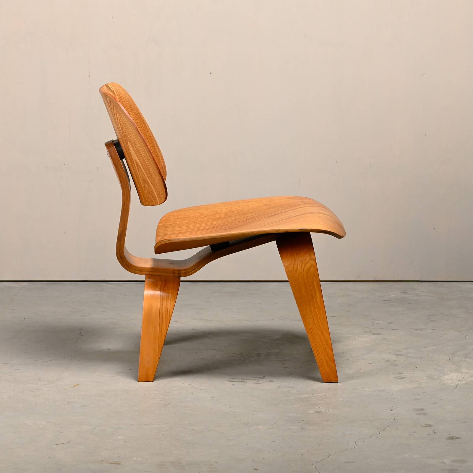 Charles & Ray Eames Early LCW Ash Lounge Chair for Herman Miller, 1950