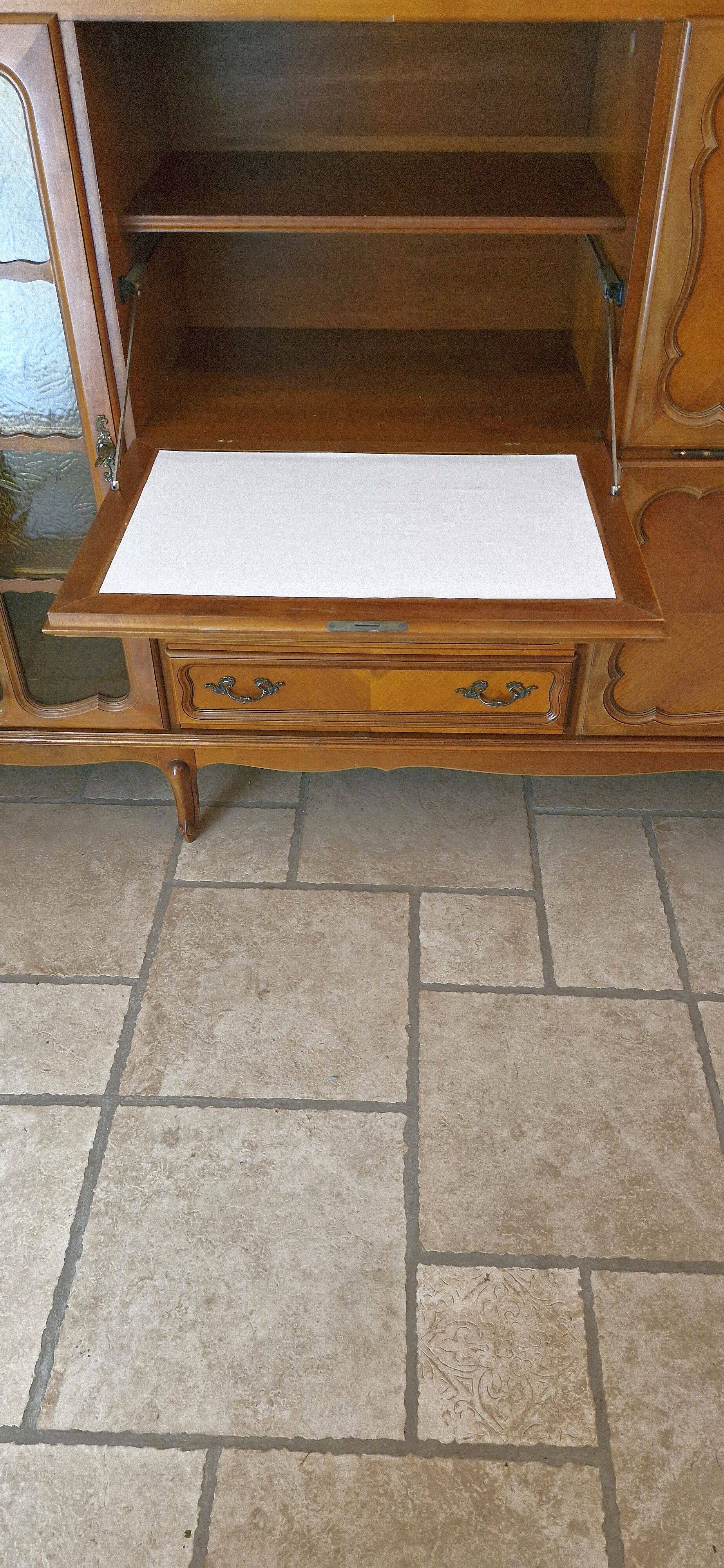 Wooden sideboard with 5 doors and 3 drawers, 2 glass doors.
