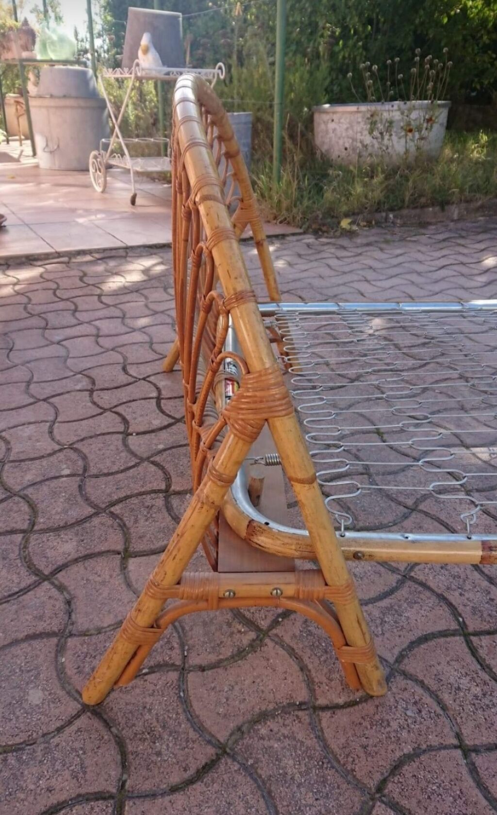 Vintage rattan basket bed 1 place