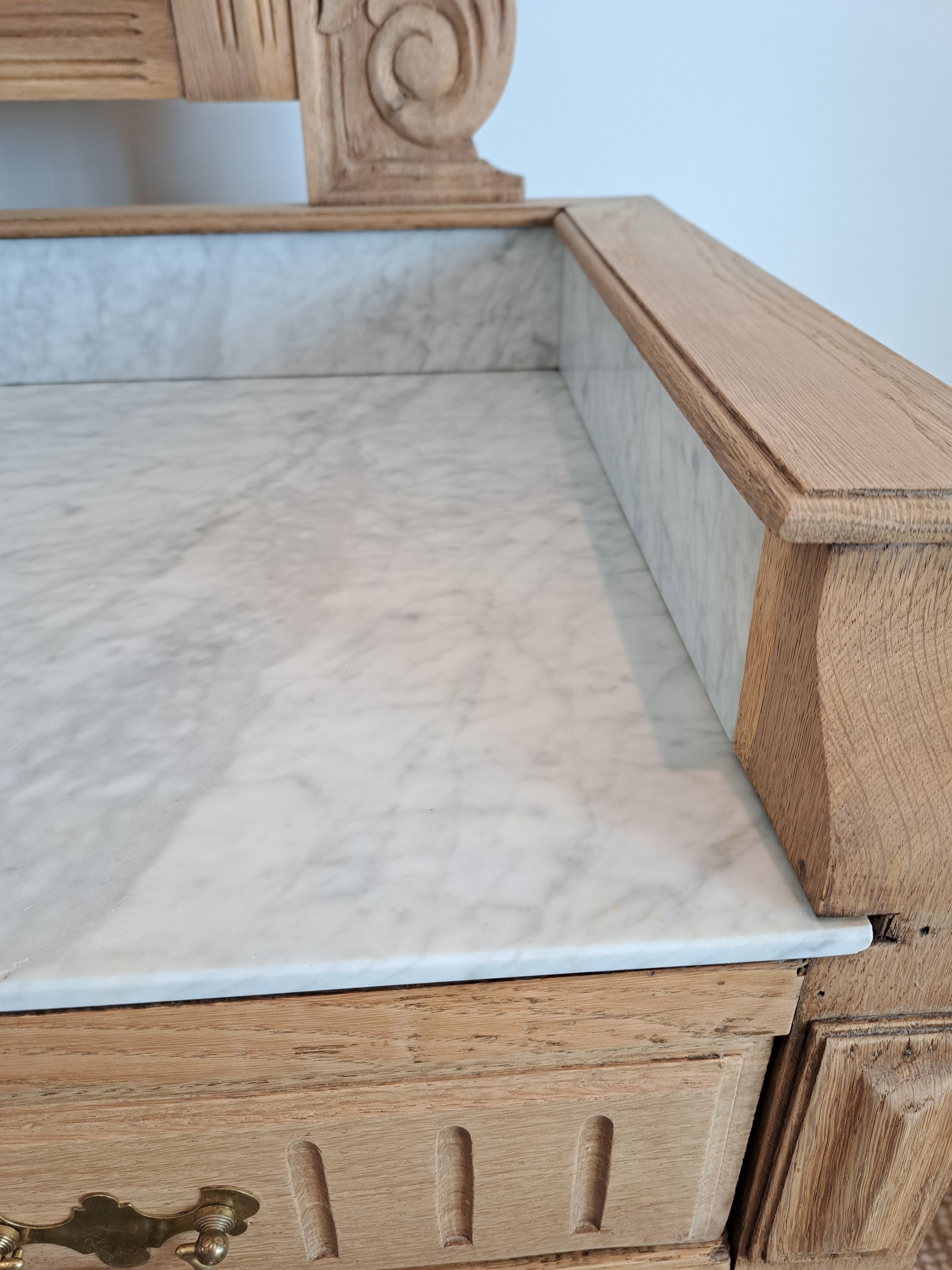 Bathroom cabinet with marble top in Henri II style