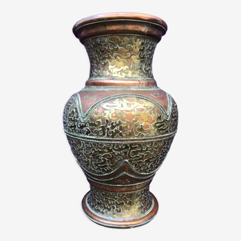 Vase syrien en cuivre réhaussé de laiton et d'argent, calligraphie arabe - marquage et date 1920