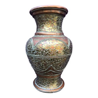 Vase syrien en cuivre réhaussé de laiton et d'argent, calligraphie arabe - marquage et date 1920