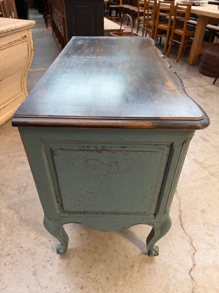 Commode de style Louis XV en noyer