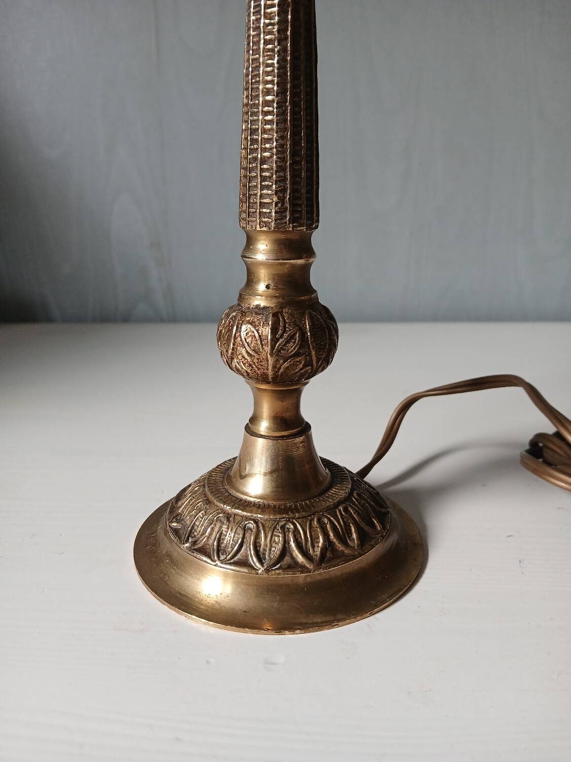Pied de lampe en bronze massif ciselé – vintage années 50/60
