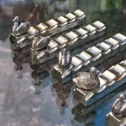 6 animal-shaped metal knife rests in very good condition.