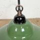 Lampe suspendue en émail vert industriel, années 1960