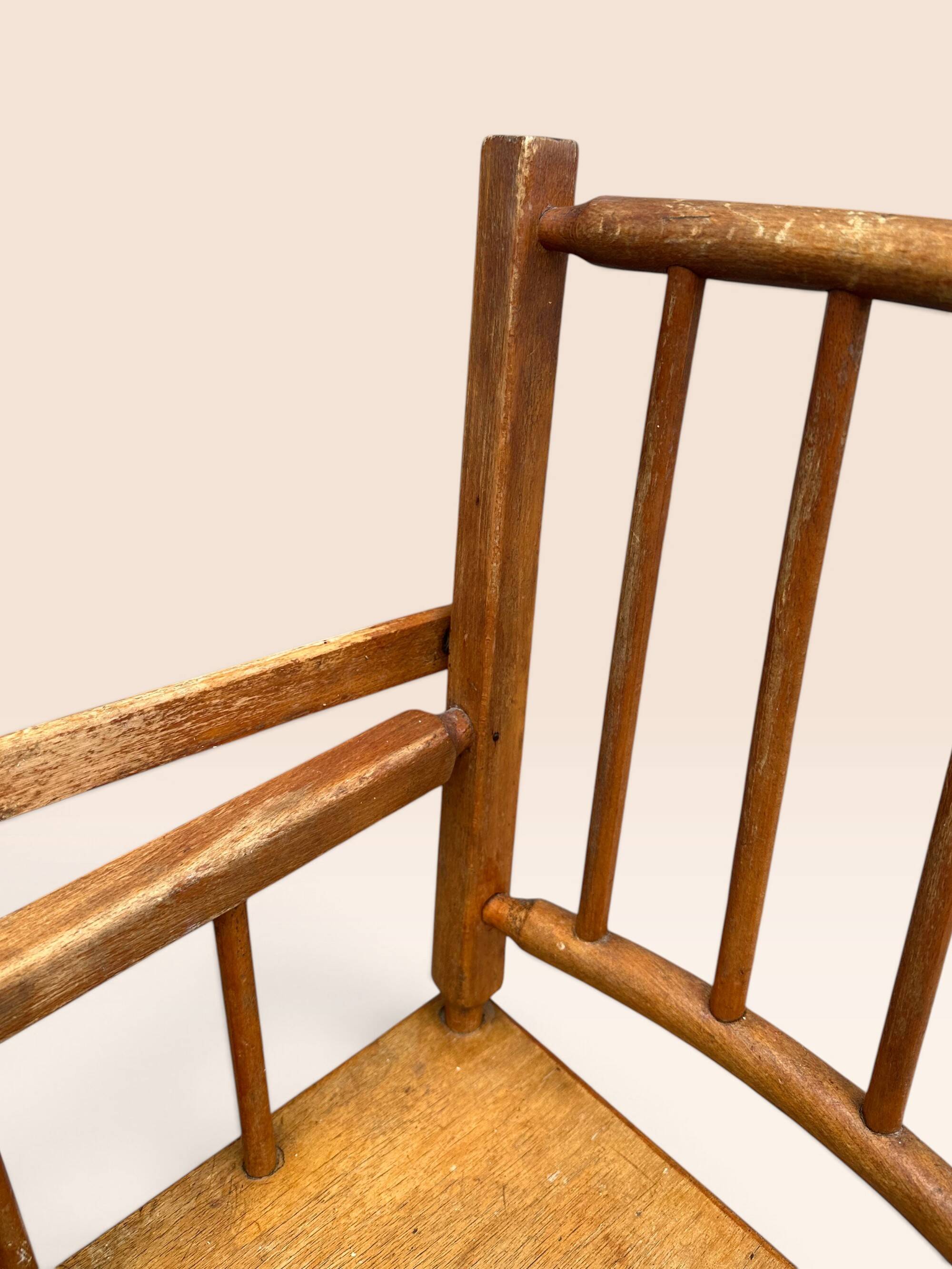 Chaise haute pour enfant en bois courbé