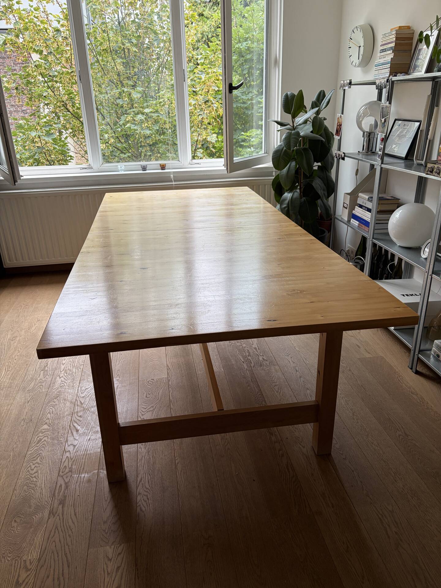 Table à manger en bois massif