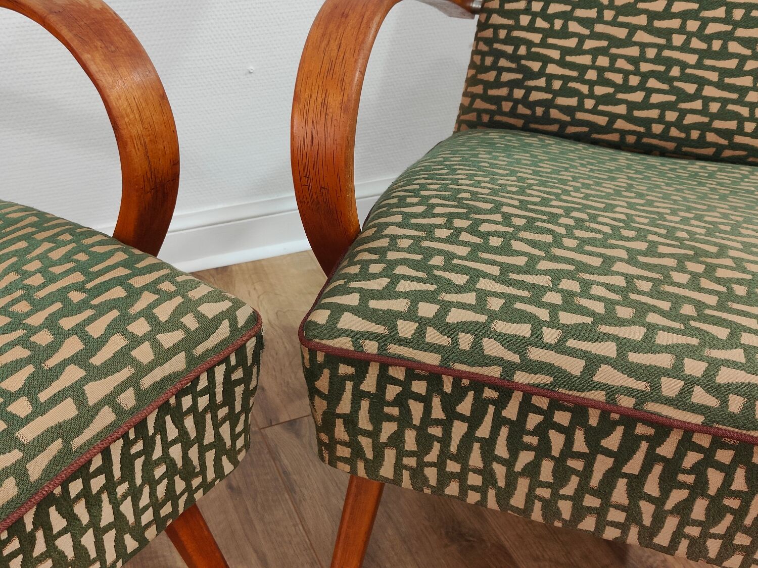 Paire de fauteuils 6952 par Jaroslav Smidek pour Ton
