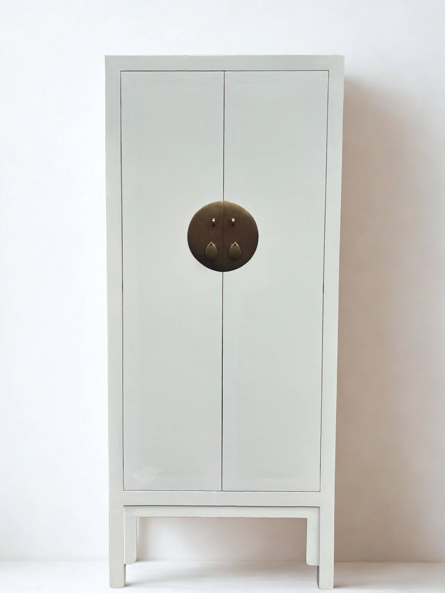 Imported cabinet from China – White lacquered wood and brass details