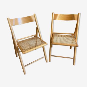 Pair of folding wooden chairs and vintage cannage