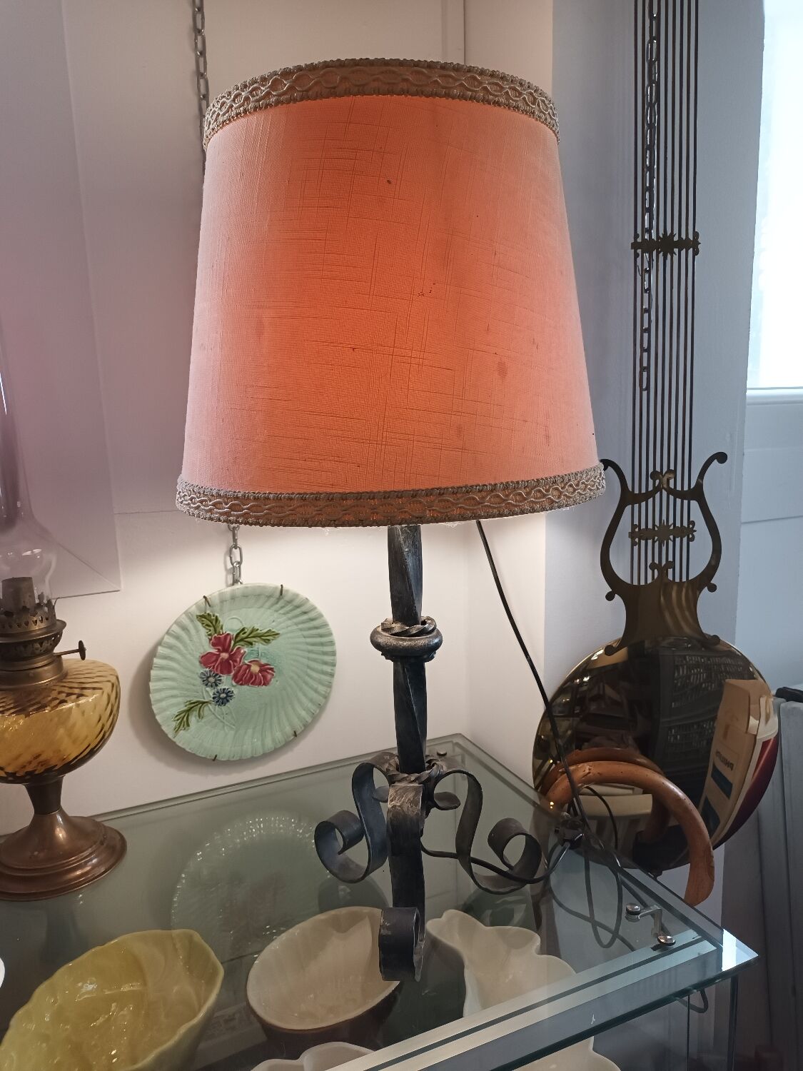 Wrought iron lamp to pose