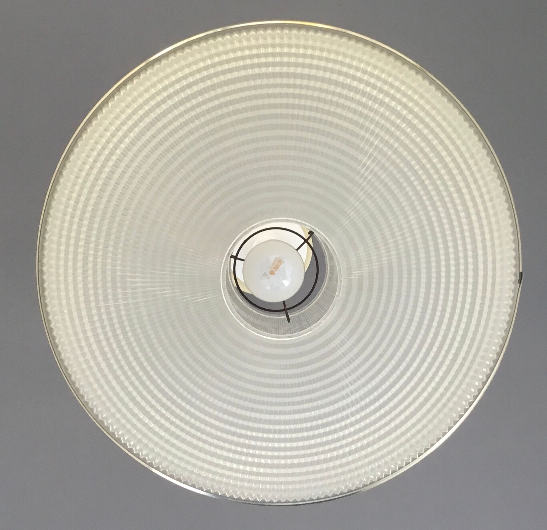 Space age suspension in the shape of a flying saucer - design 1960
