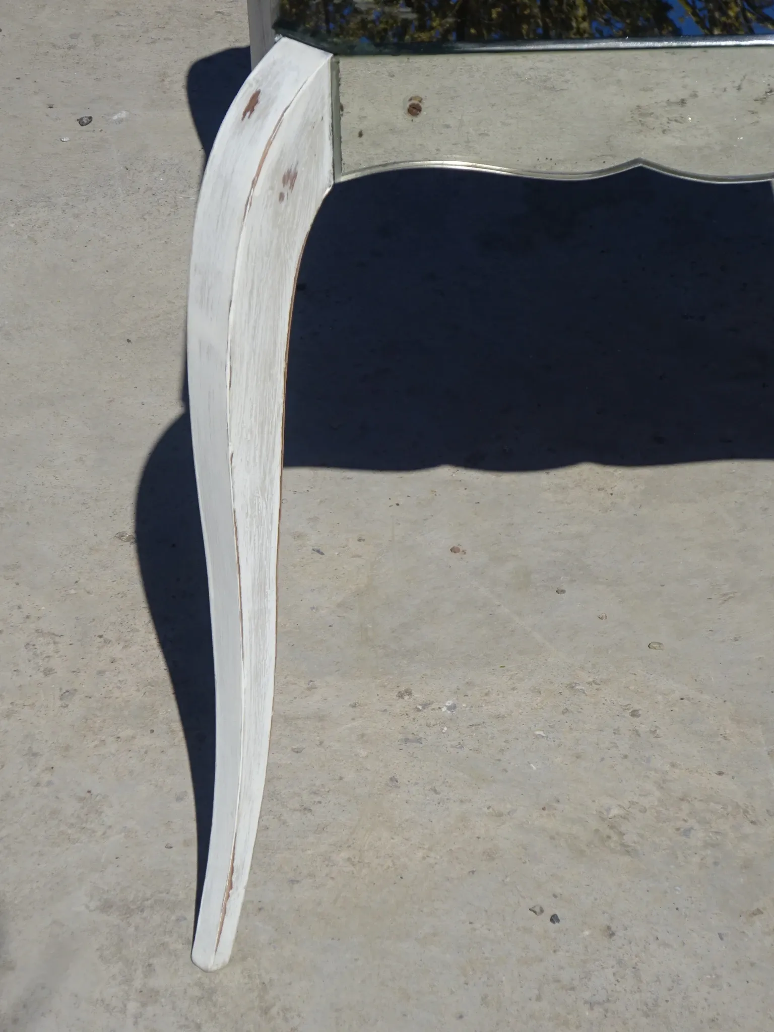 Mirror coffee table in Louis XV style