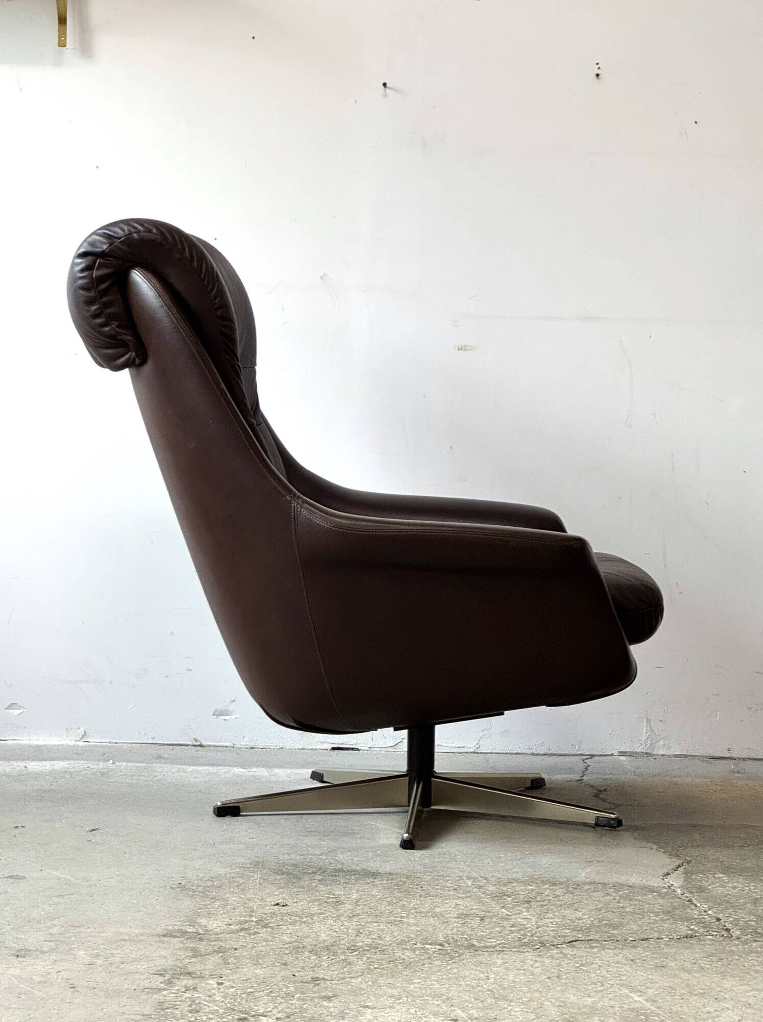 Fauteuil pivotant en cuir, Danemark, années 1960/1970, style Mid-C Modern, vintage