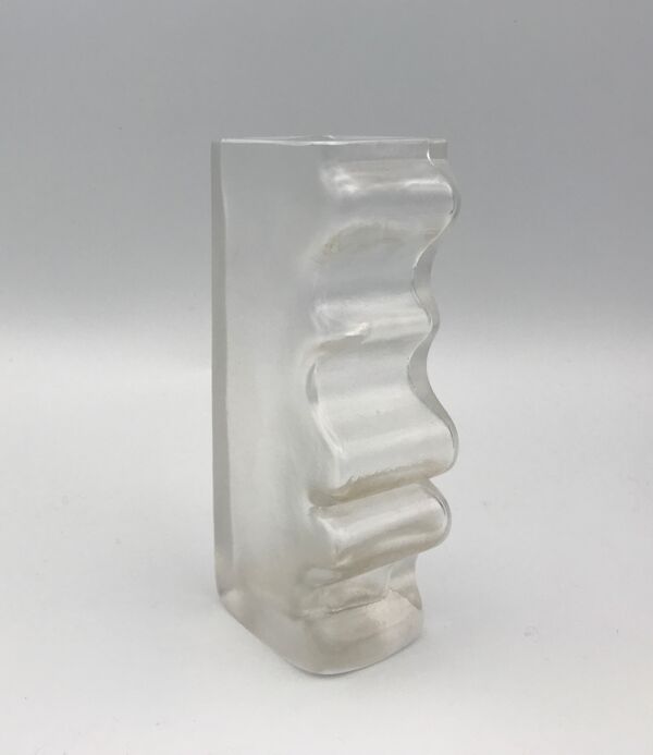 Vase en verre épais à effet givré estampillé de claus josef riedel