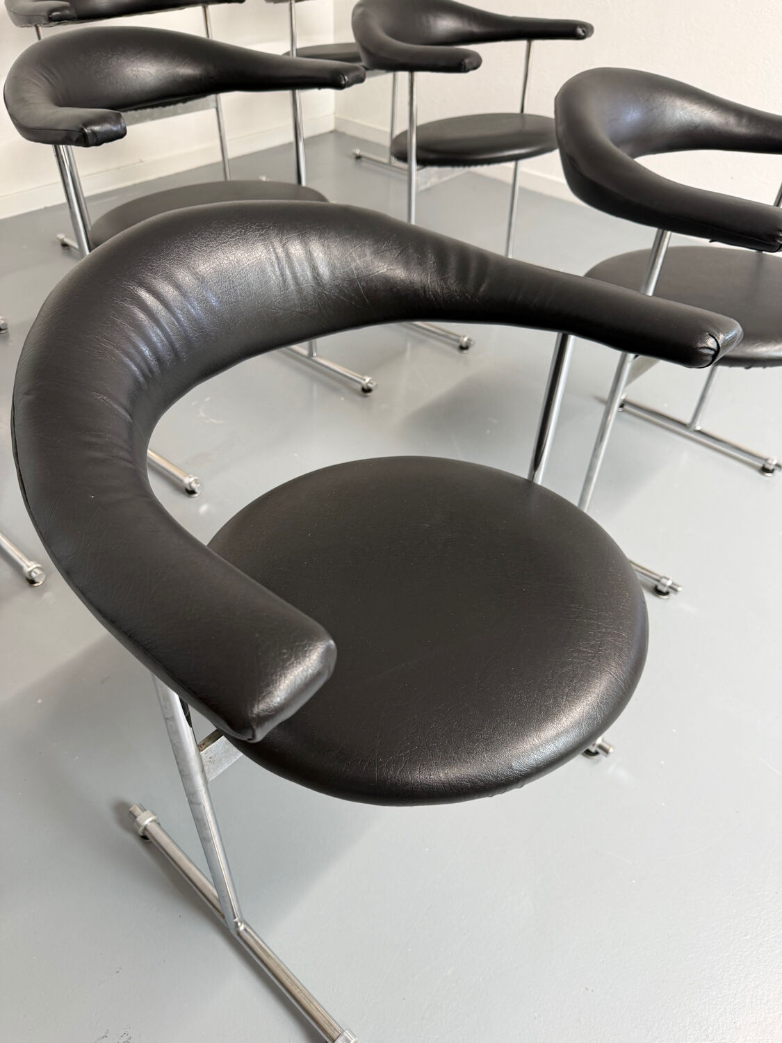 8 Airport Chairs Model 037 designed by Hans Kaufeld / Geoffrey Harcourt