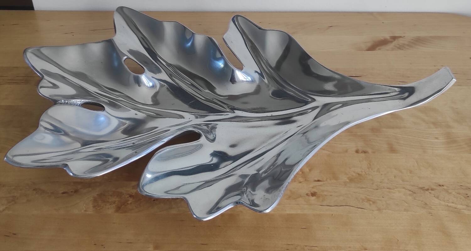 Large fruit bowl, centrepiece.