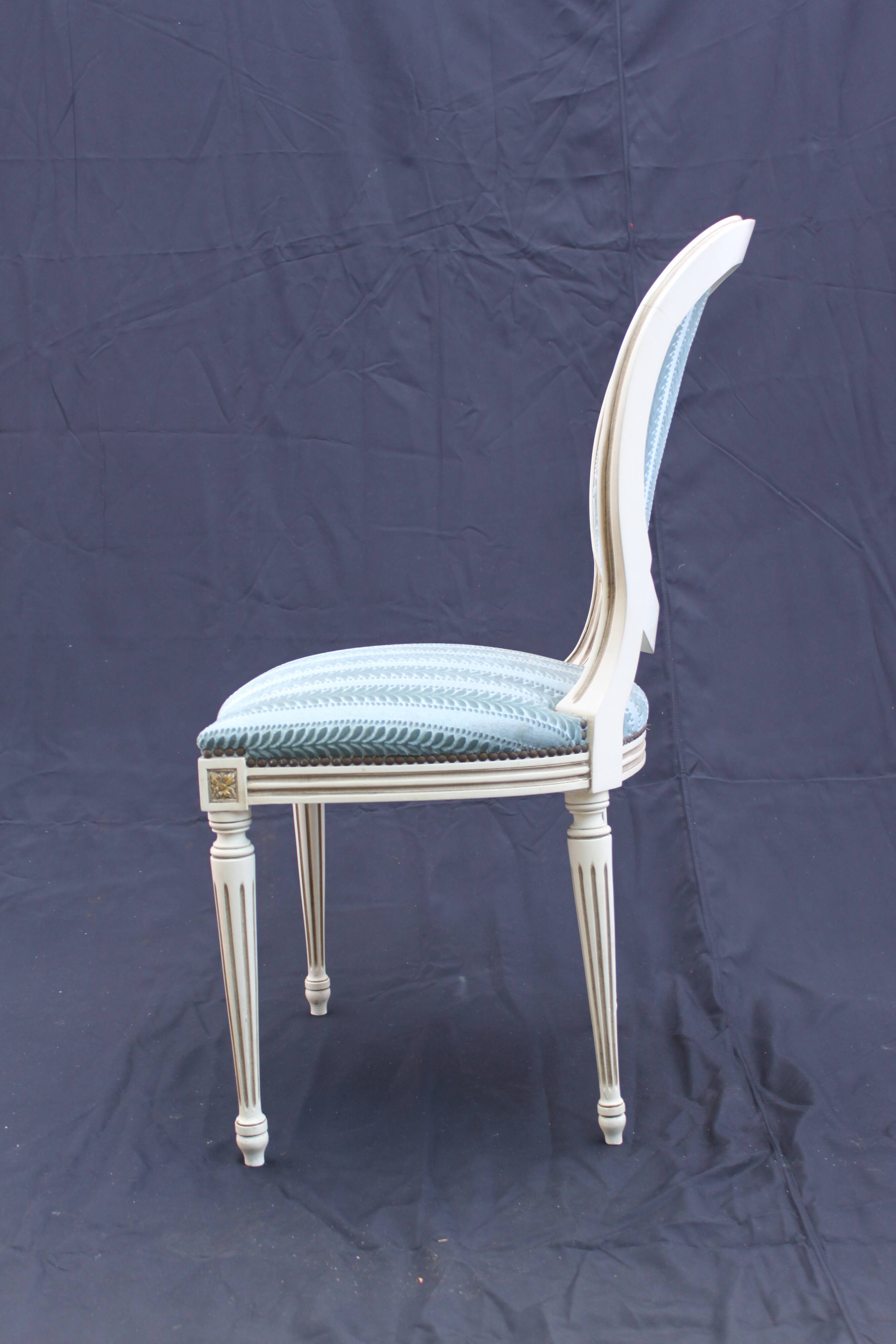 Lot de 3 chaises médaillon style Louis XV