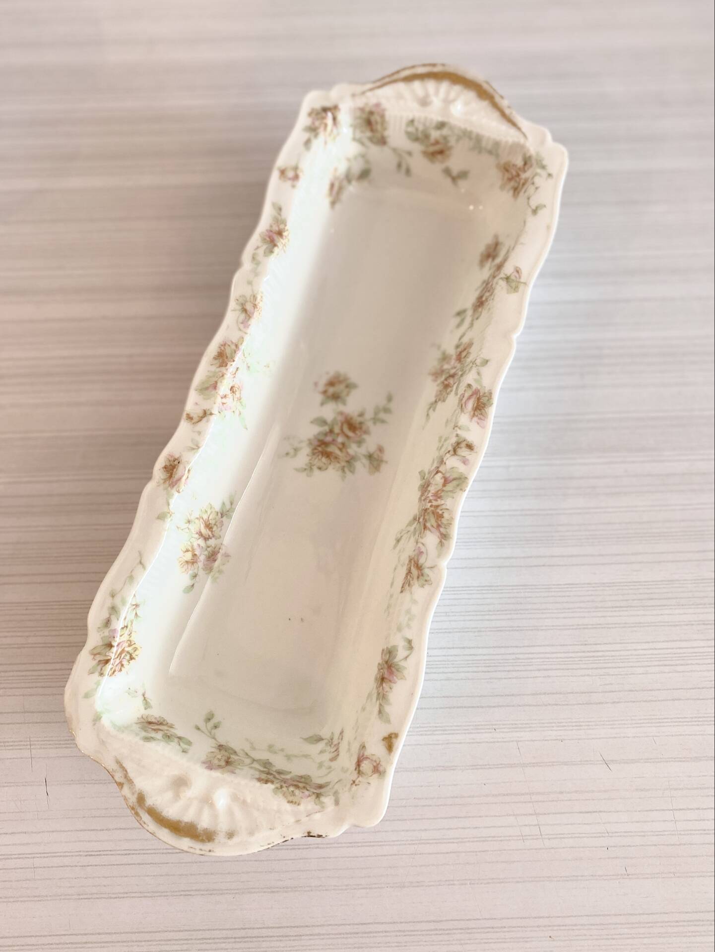 2 antique serving dishes made of Haviland porcelain from the late 19th to early 20th century.