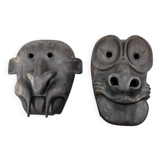 Paire de masques de théâtre asiatiques