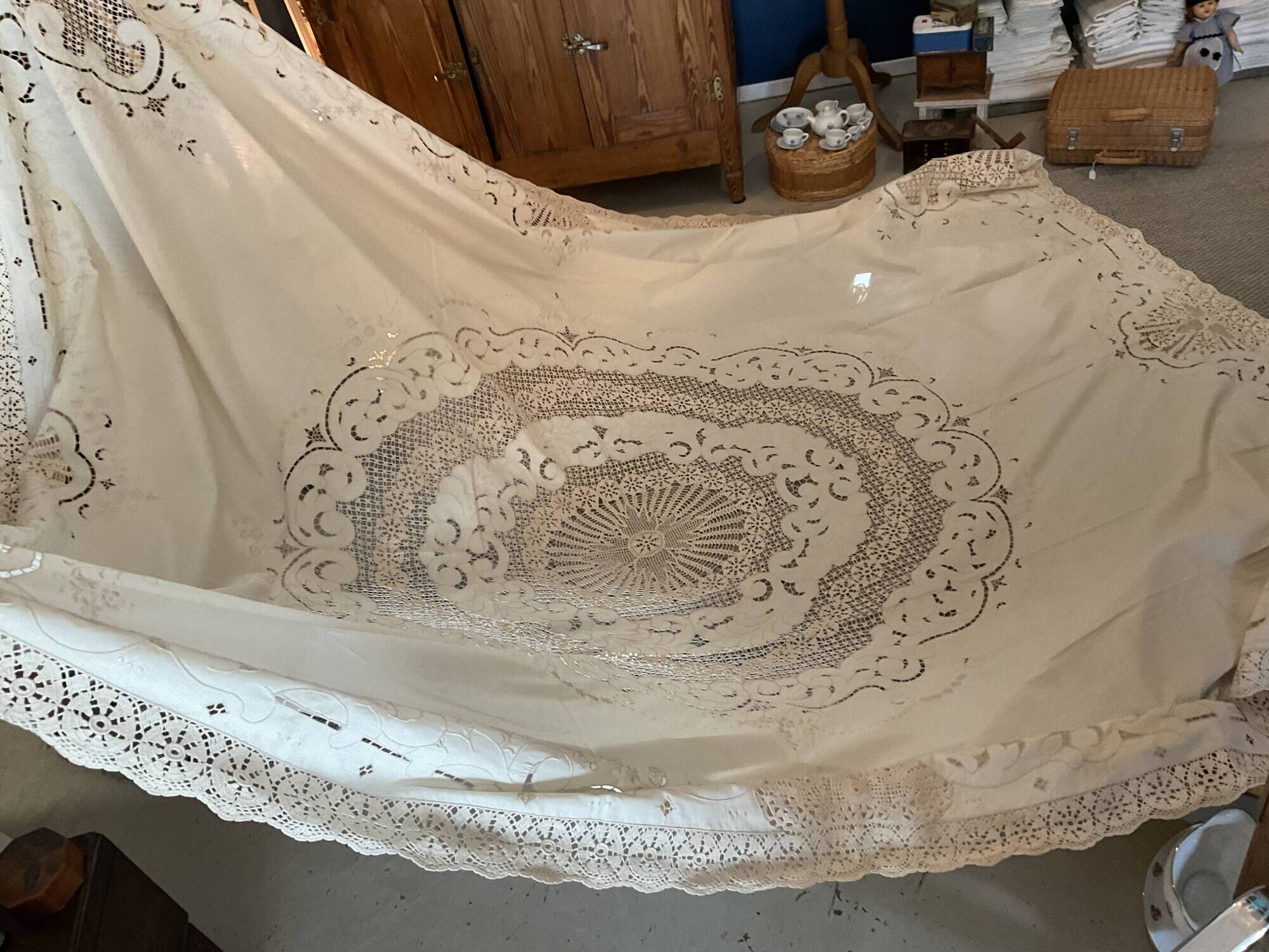 Richelieu embroidery tablecloth and crochet lace .268 x 237