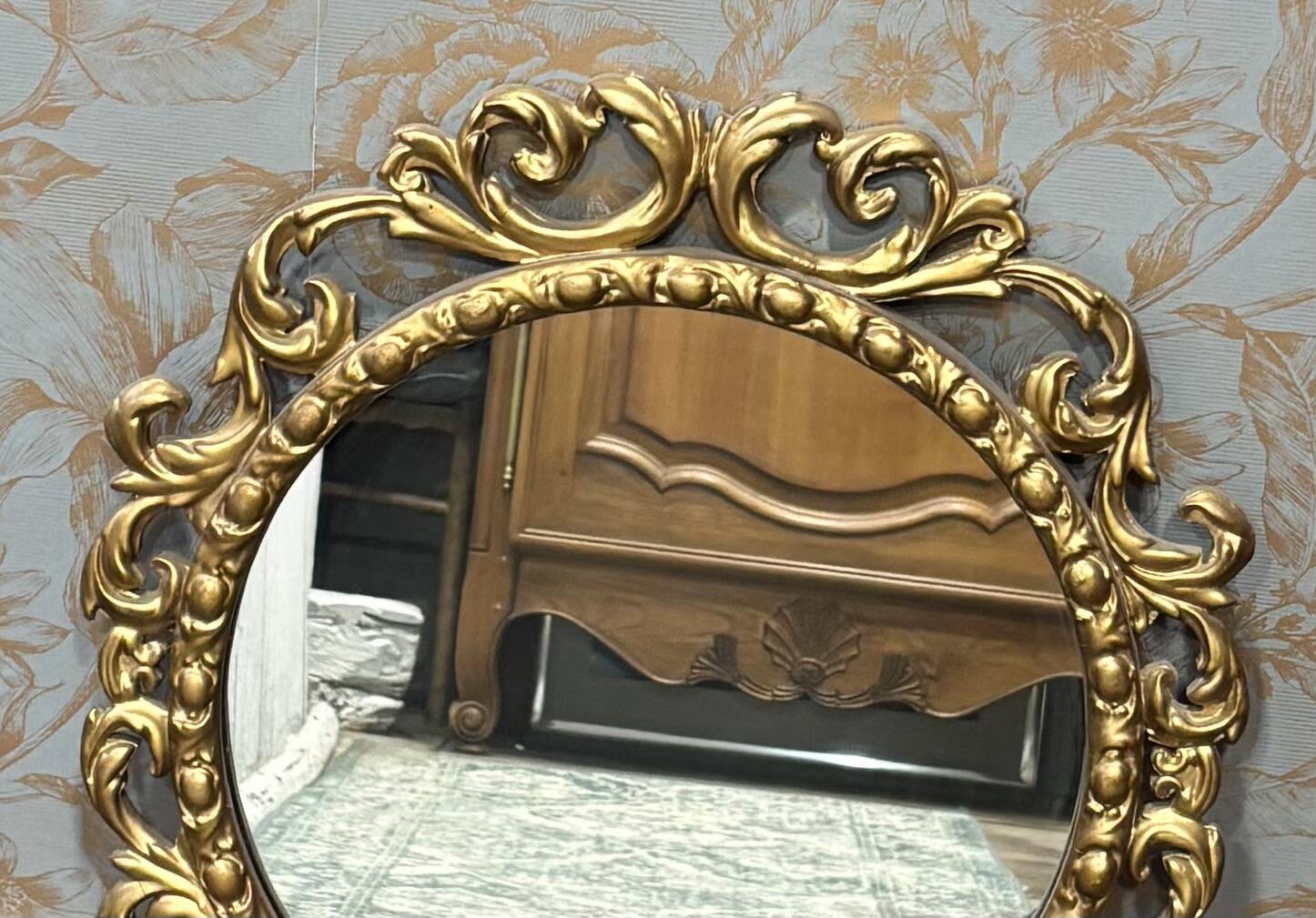 Vintage Round Wall Mirror Ornate Gold Rococo – Elegant 20th Century Piece
