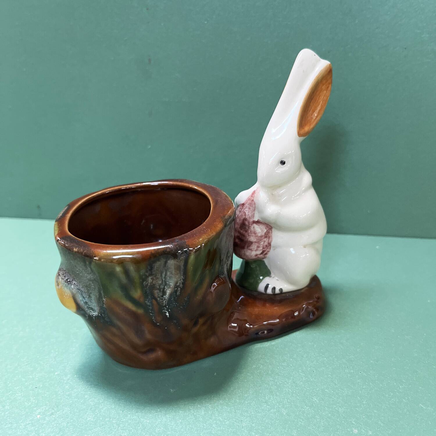 Ceramic rabbit pot from the early 20th century.