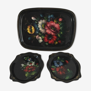 Lot trois plateaux motif floral peint à la main origine Russie