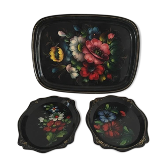 Lot trois plateaux motif floral peint à la main origine Russie