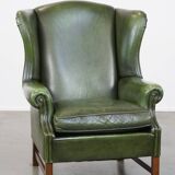 Fauteuil à oreilles Chesterfield anglais en cuir de vache vert avec une assise confortable